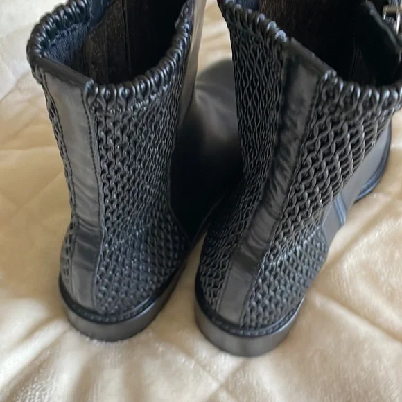 Aquatalia Black Leather heel Ankle Boots with elastic quilt. - Picture 3 of 9